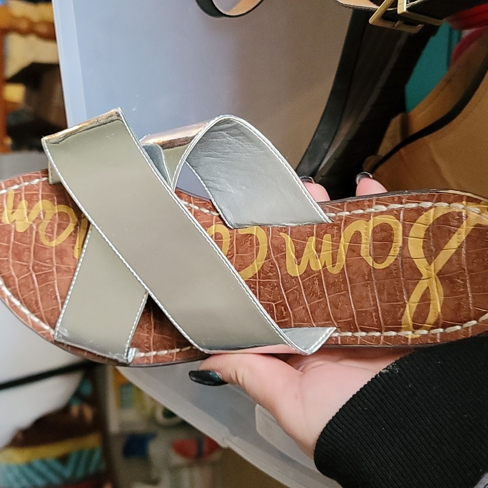 Sandles
